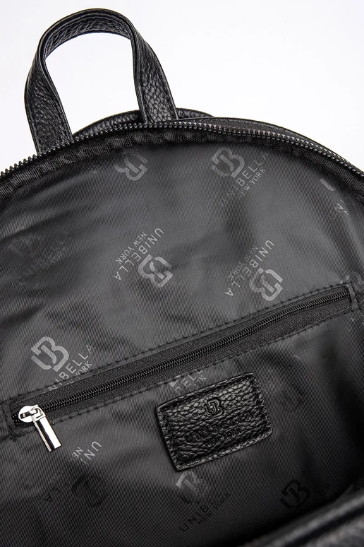 Juodos spalvos kuprinė