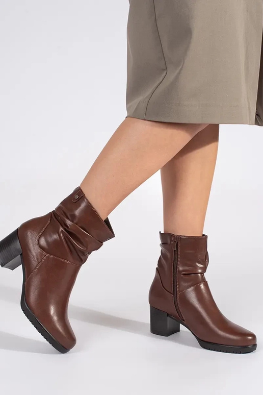 Rudos spalvos odiniai moteriški batai... Rudos spalvos odiniai moteriški batai...