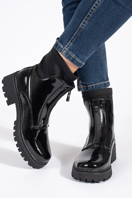 Su lako efektu juodos spalvos...