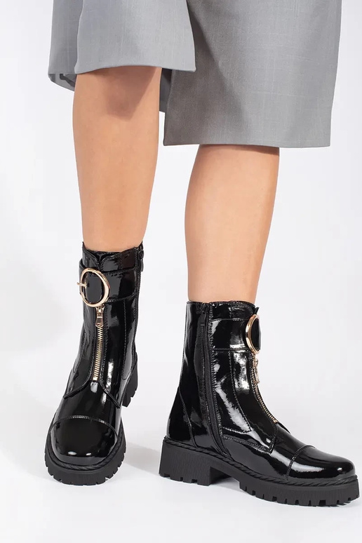 Juodos spalvos lakuoti batai