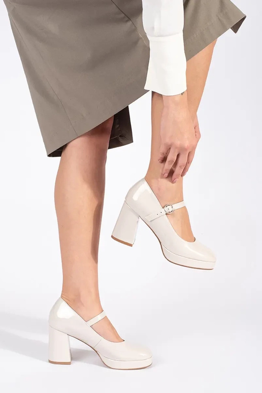 Smėlio spalvos lakuoti moteriški...