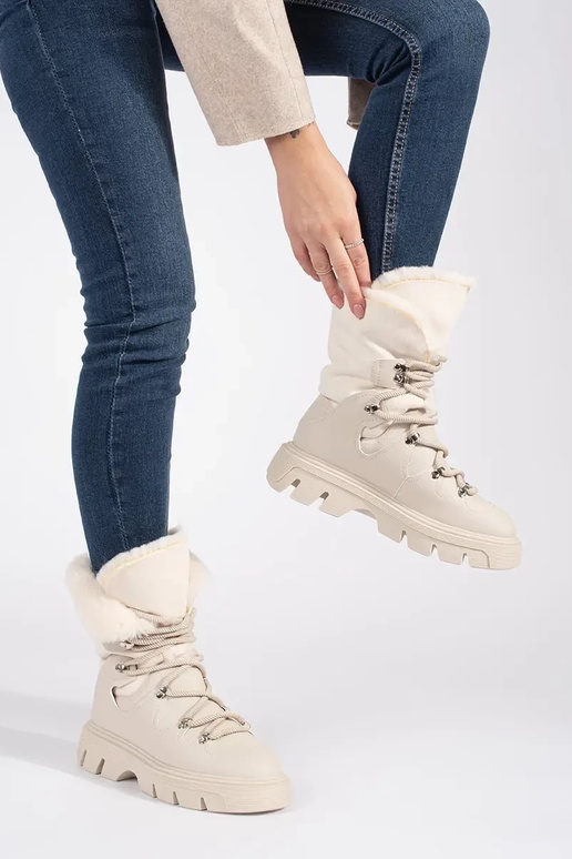 Smėlio spalvos su raišteliais...