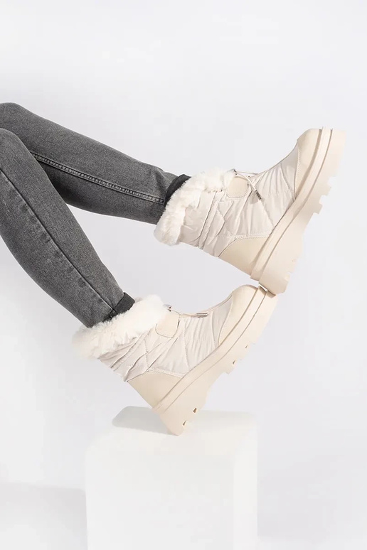 Smėlio spalvos moteriški sniego batai...