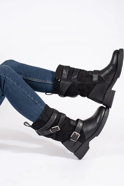 Juodos spalvos moteriški batai su... Juodos spalvos moteriški batai su...