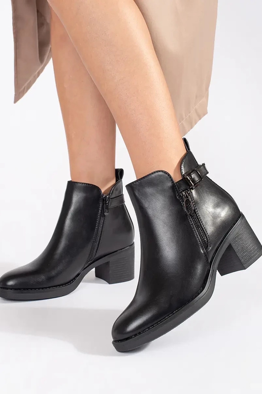 Juodos spalvos moteriški batai su... Juodos spalvos moteriški batai su...