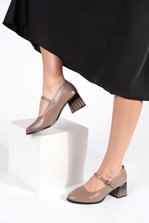 Aukštakulniai bateliai ant kulno...