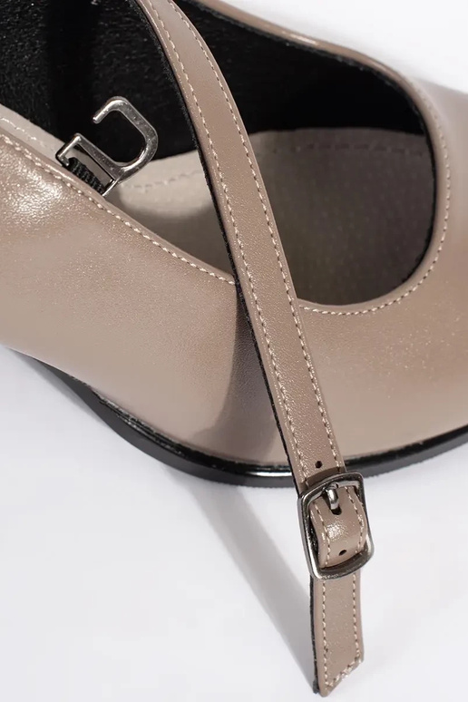 Aukštakulniai bateliai ant kulno...