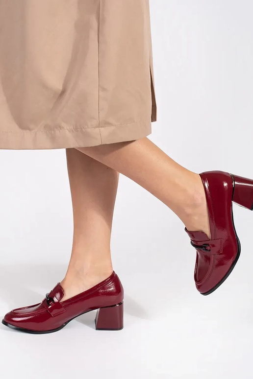 Bordo spalvos pusbačiai su kulniukais