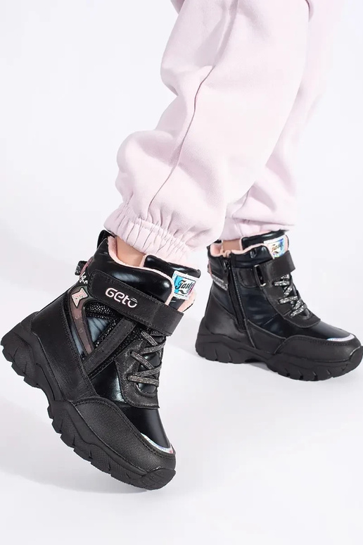 Juodos spalvos mergaitiški batai su... Juodos spalvos mergaitiški batai su...