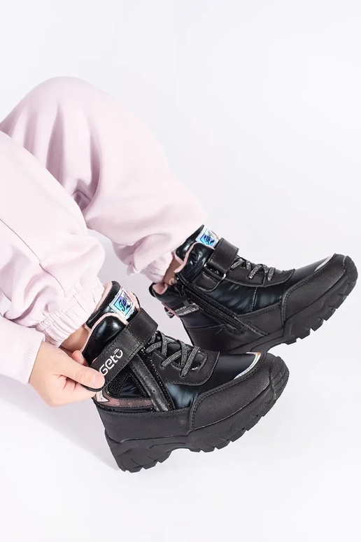 Juodos spalvos mergaitiški batai su... Juodos spalvos mergaitiški batai su...