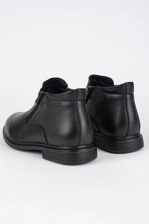 Juodos spalvos žieminiai batai...