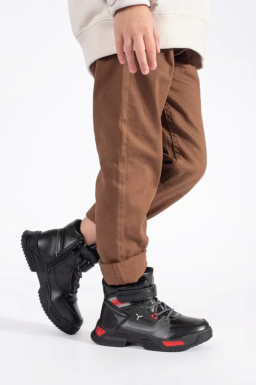 Juodos spalvos neperšlampantys  batai...