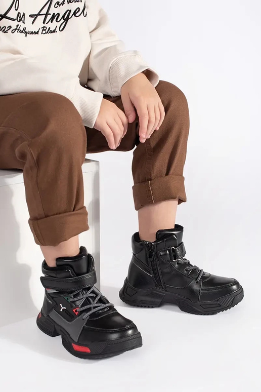 Juodos spalvos neperšlampantys  batai...