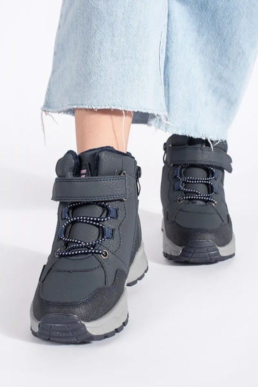 Tamsiai mėlynos spalvos batai...