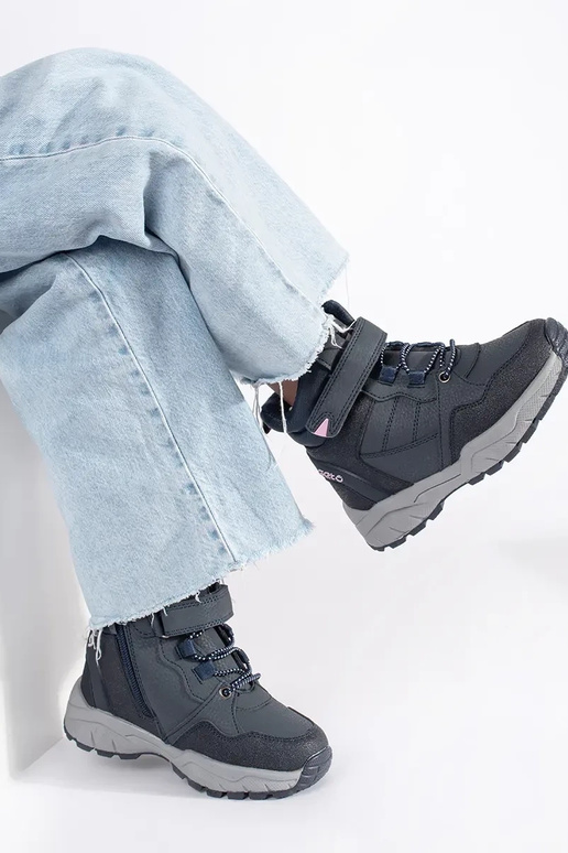 Tamsiai mėlynos spalvos batai...