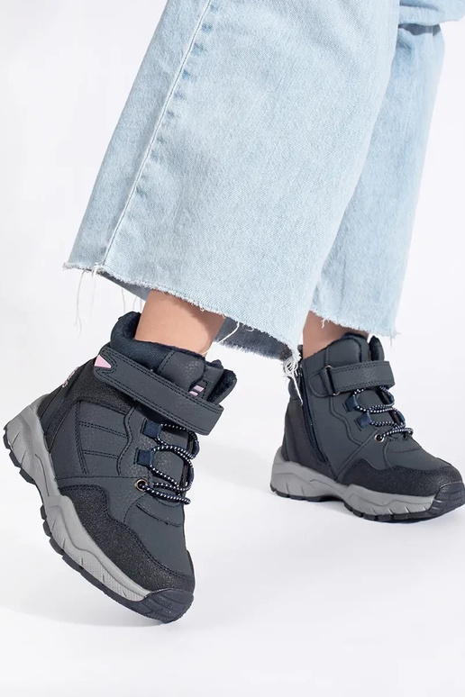 Tamsiai mėlynos spalvos batai...