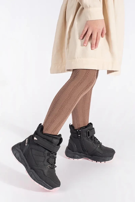 Juodos spalvos neperšlampantys batai...