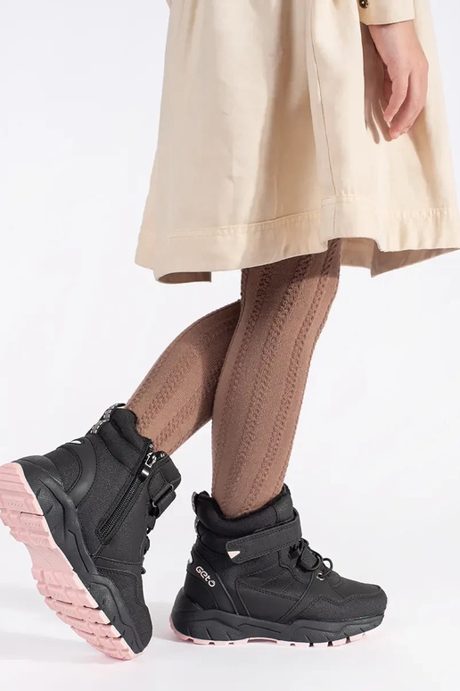 Juodos spalvos neperšlampantys batai...