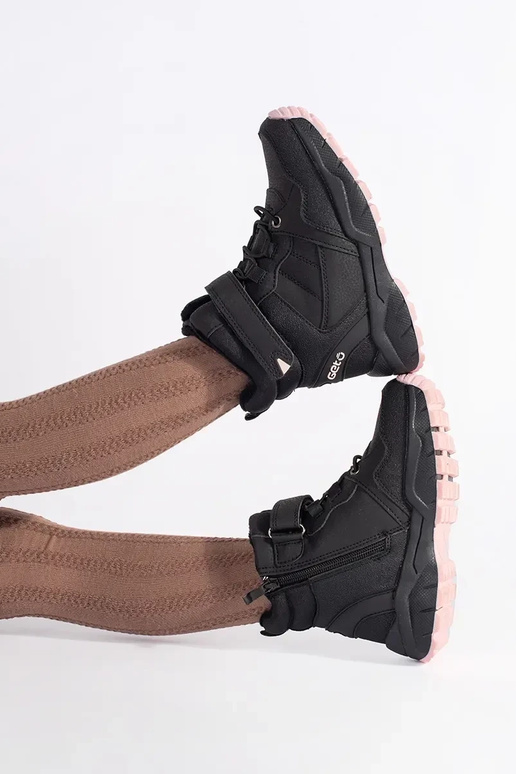 Juodos spalvos neperšlampantys batai...