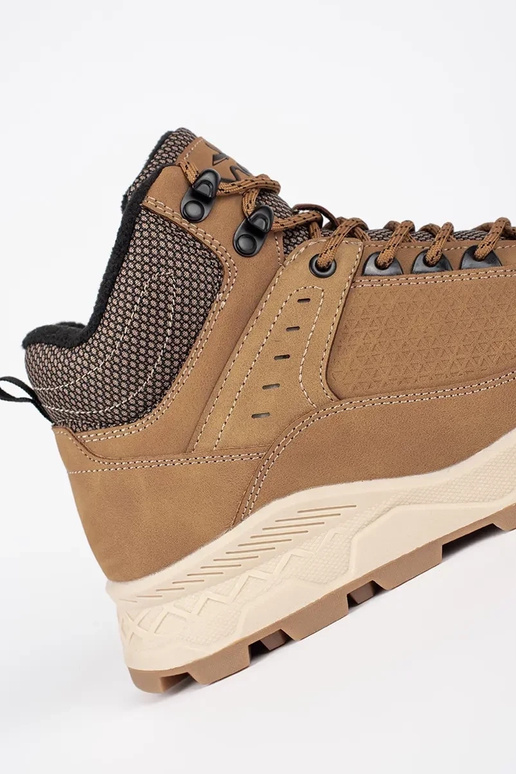 Rudos spalvos žygio batai...