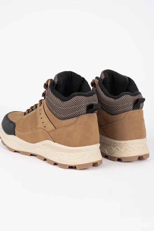 Rudos spalvos žygio batai...