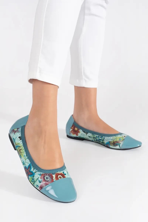 Balerinos su lakierinėmis nosimis