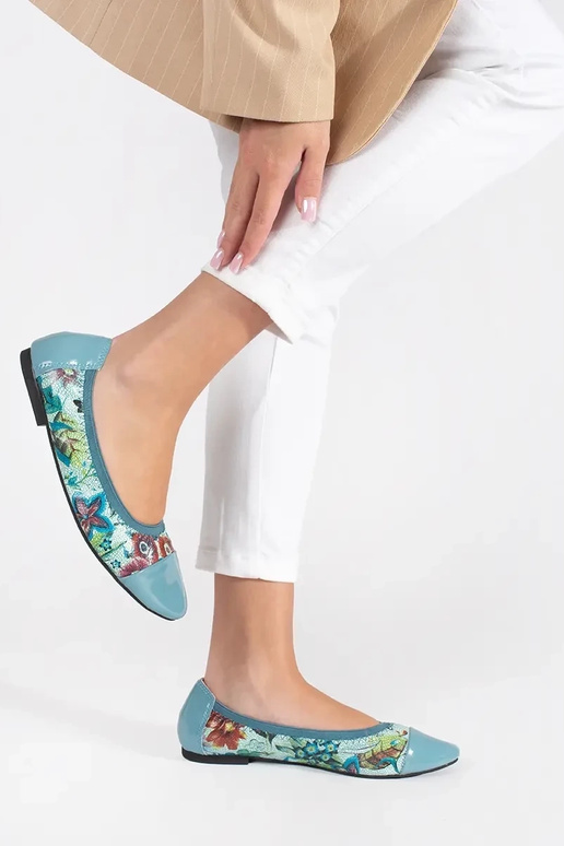 Balerinos su lakierinėmis nosimis