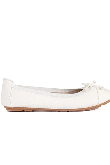 Baltos spalvos lakuotos...