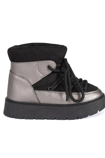 Juodos ir sidabro spalvos...