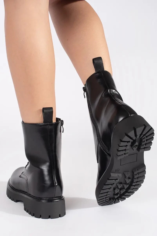 Juodos spalvos auliniai batai su... Juodos spalvos auliniai batai su...