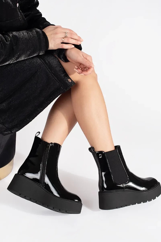 Juodos spalvos lakuoti moteriški... Juodos spalvos lakuoti moteriški...