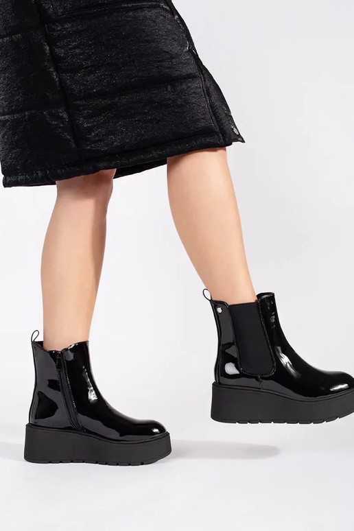 Juodos spalvos lakuoti moteriški... Juodos spalvos lakuoti moteriški...