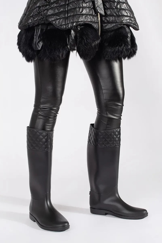 Juodos spalvos matiniai guminiai batai Juodos spalvos matiniai guminiai batai