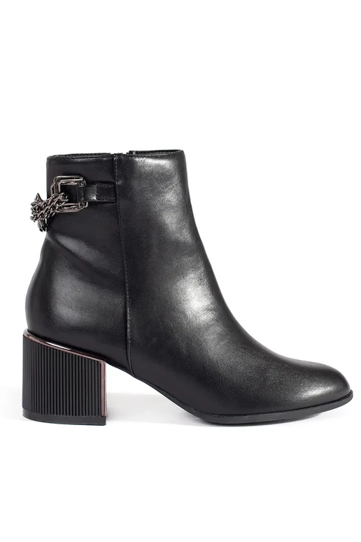 Juodi moteriški batai ant elegantiško...