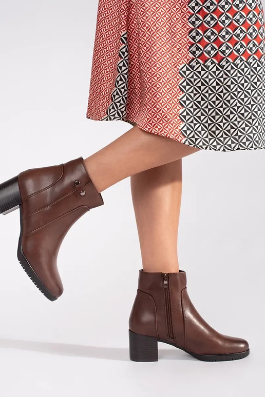 Rudos spalvos batai ant aukštakulnių...