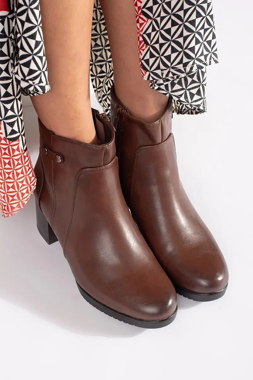 Rudos spalvos batai ant aukštakulnių...