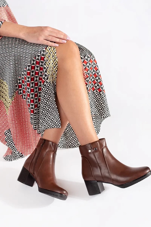 Rudos spalvos batai ant aukštakulnių...