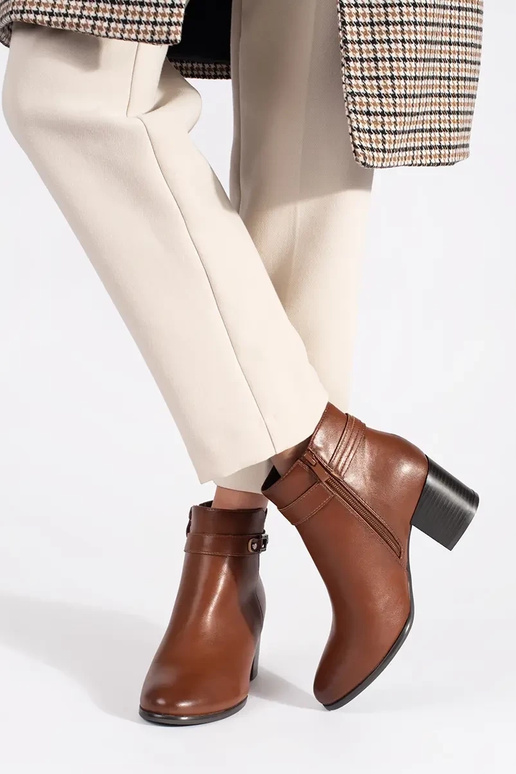 Rudos odos moteriški batai ant kulno... Rudos odos moteriški batai ant kulno...