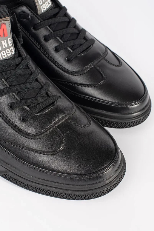 Juodos spalvos šilti sportiniai batai