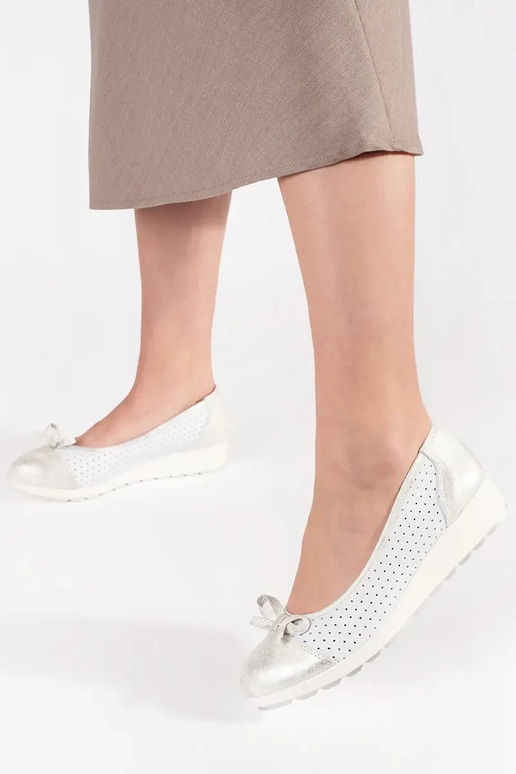 Balti su sidabru moteriški pusbačiai...