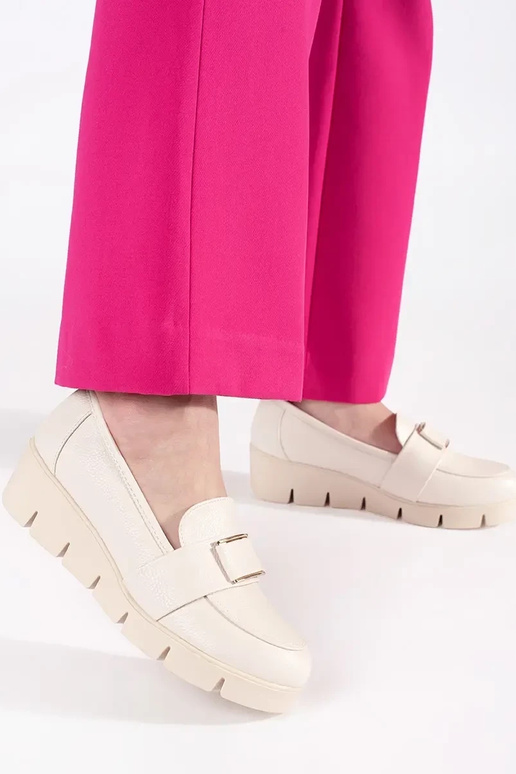 Dramblio kaulo spalvos pusbačiai ant...