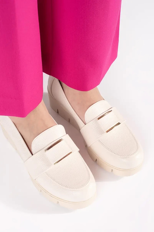 Dramblio kaulo spalvos pusbačiai ant...