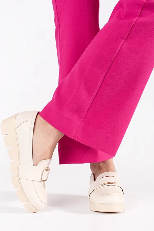 Dramblio kaulo spalvos pusbačiai ant...