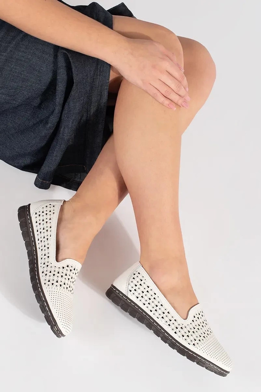 Ažūriniai balti pusbačiai