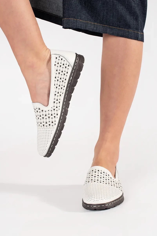 Ažūriniai balti pusbačiai