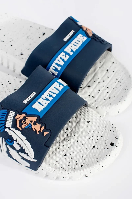 Baltos su mėlyna baseino šlepetės