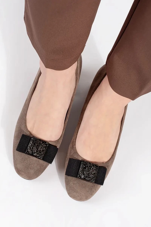 Smėlio spalvos bateliai ant kulno su...