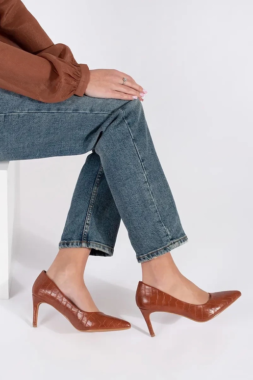 Aukštakulniai rudos spalvos