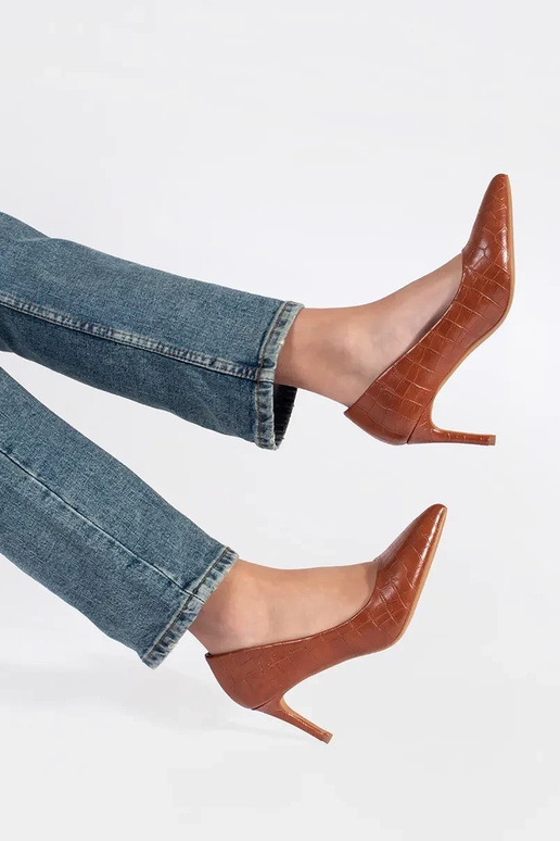 Aukštakulniai rudos spalvos