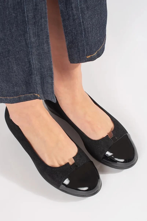 Juodos spalvos pusbačiai su lakuotais...